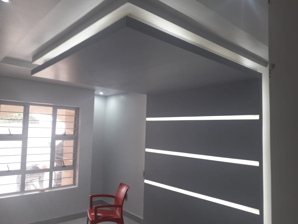 Designer ceiling with shadow line perimeter detailing